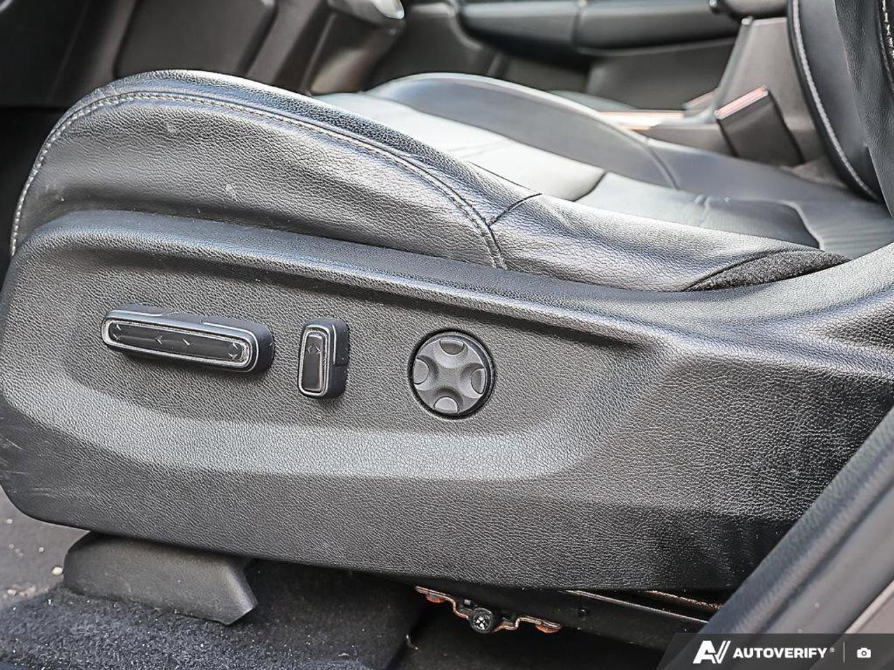 2020 Honda CR-V TouringAWD, SUNROOF, NAV, CARPLAY, POWER TAILGATE, Photo