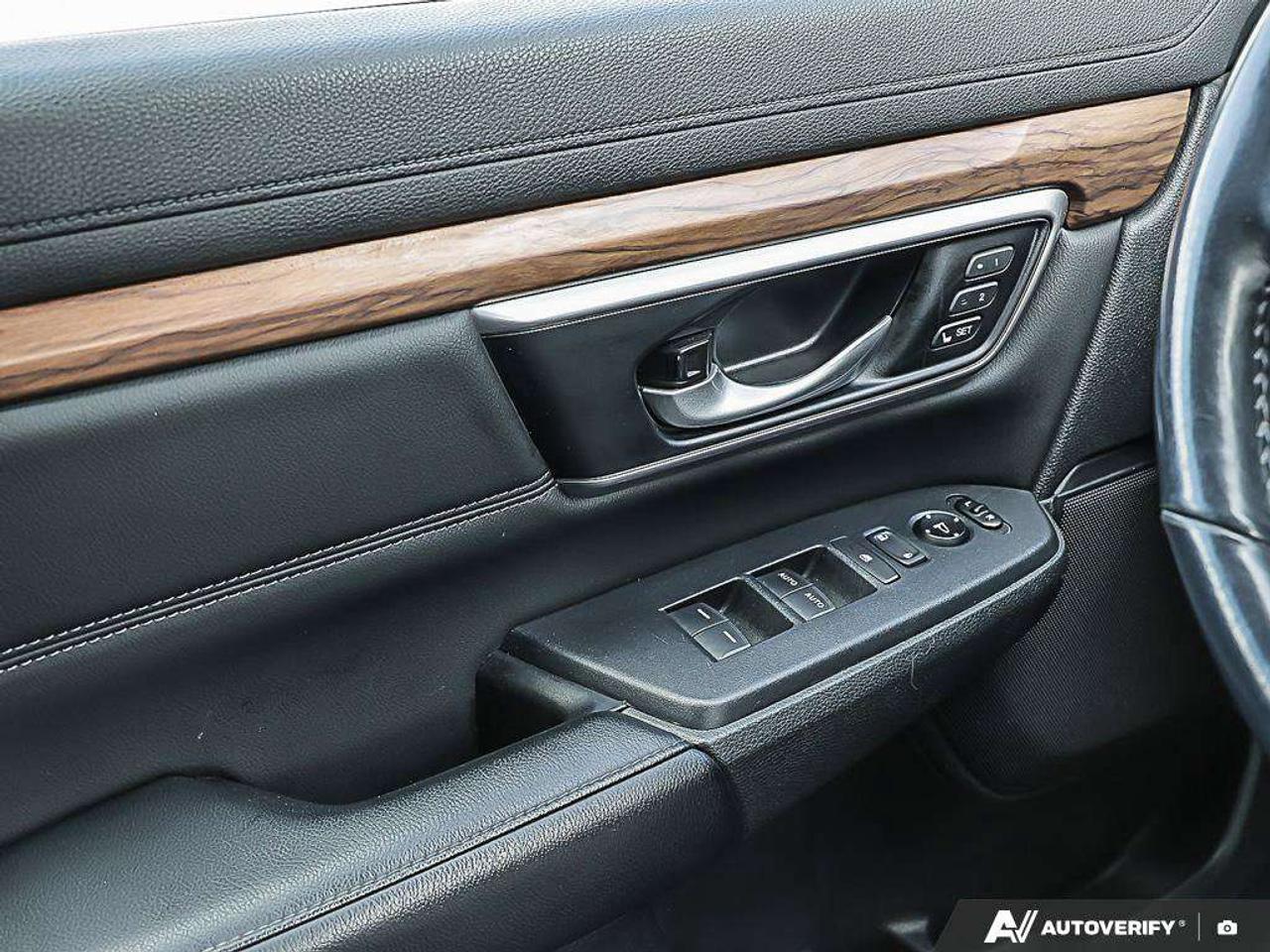 2020 Honda CR-V TouringAWD, SUNROOF, NAV, CARPLAY, POWER TAILGATE, ADAPTIVE CRUISE Photo