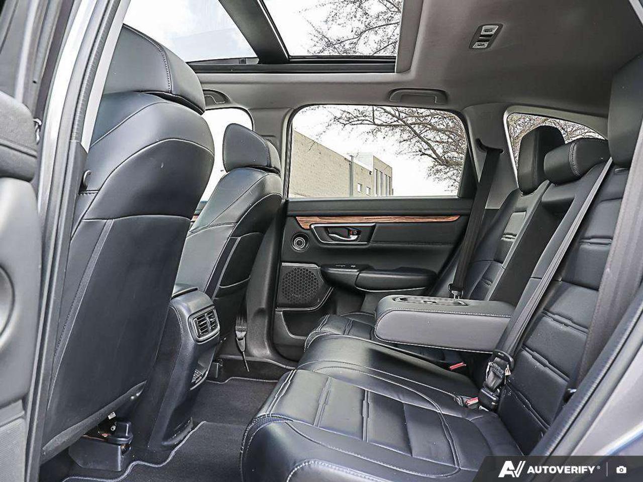2020 Honda CR-V TouringAWD, SUNROOF, NAV, CARPLAY, POWER TAILGATE, ADAPTIVE CRUISE Photo