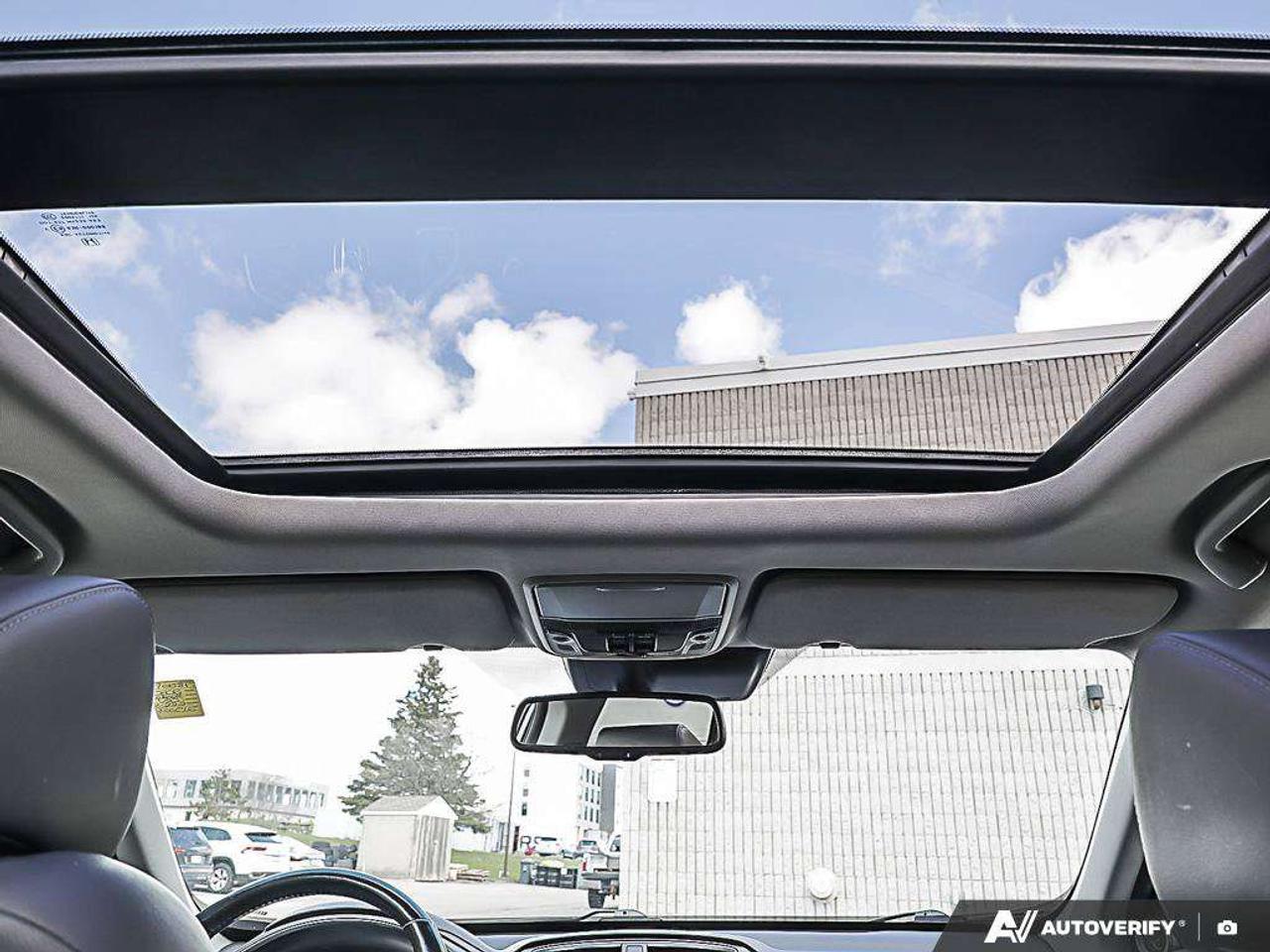 2020 Honda CR-V TouringAWD, SUNROOF, NAV, CARPLAY, POWER TAILGATE, ADAPTIVE CRUISE Photo