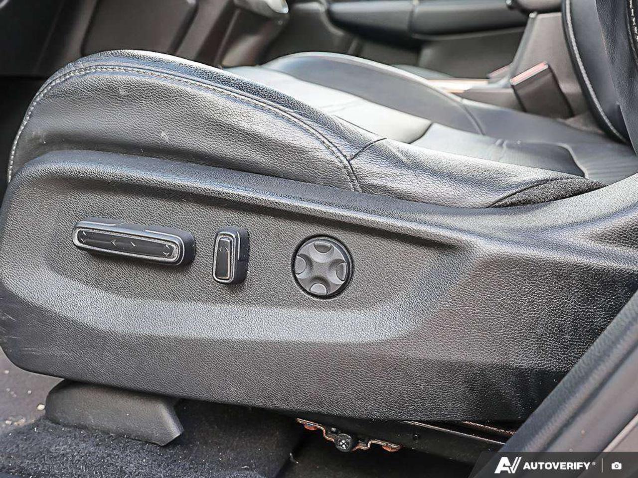 2020 Honda CR-V TouringAWD, SUNROOF, NAV, CARPLAY, POWER TAILGATE, ADAPTIVE CRUISE Photo