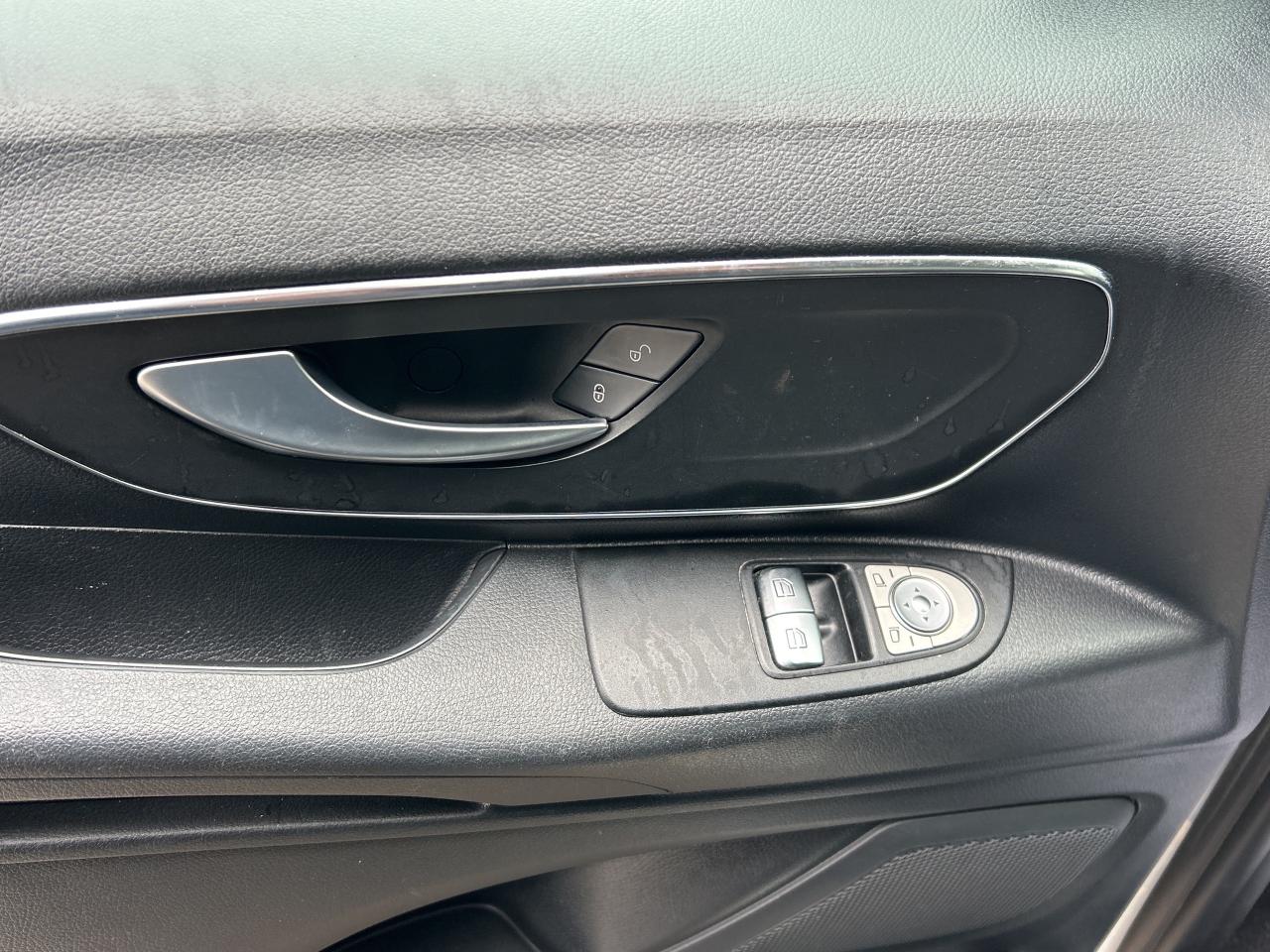 2022 Mercedes-Benz Metris Passenger Van 8 PASSENGER, BRAND NEW BRAKES,CARPLAY/ANDROID AUTO Photo