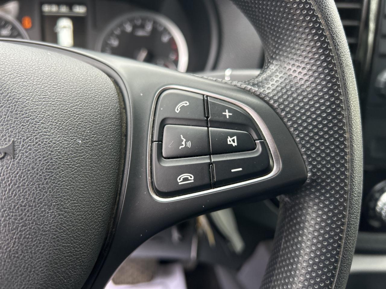 2022 Mercedes-Benz Metris Passenger Van 8 PASSENGER, BRAND NEW BRAKES,CARPLAY/ANDROID AUTO Photo