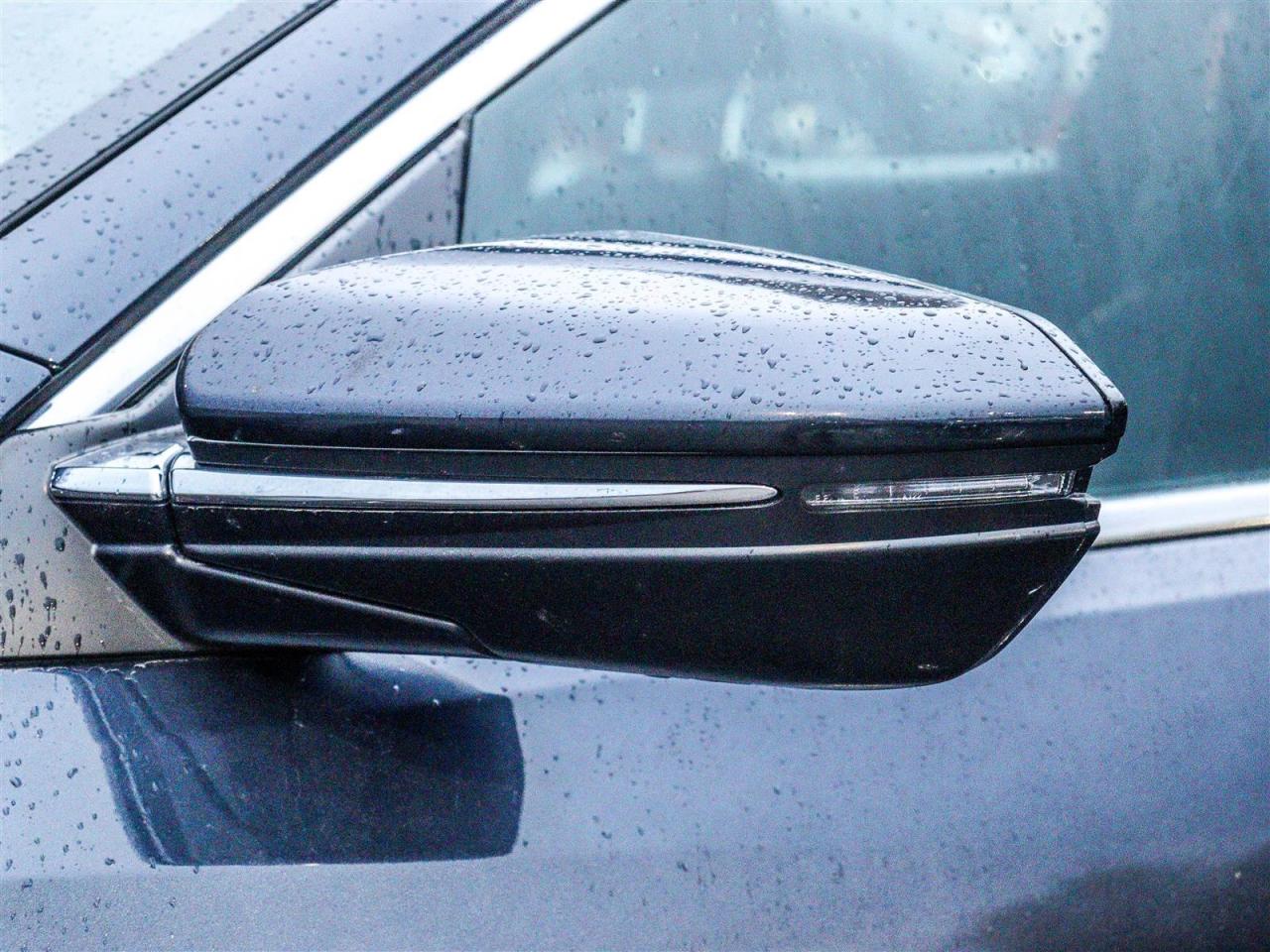 2019 Honda Insight Touring LEATHER NAVI SUNROOF Photo