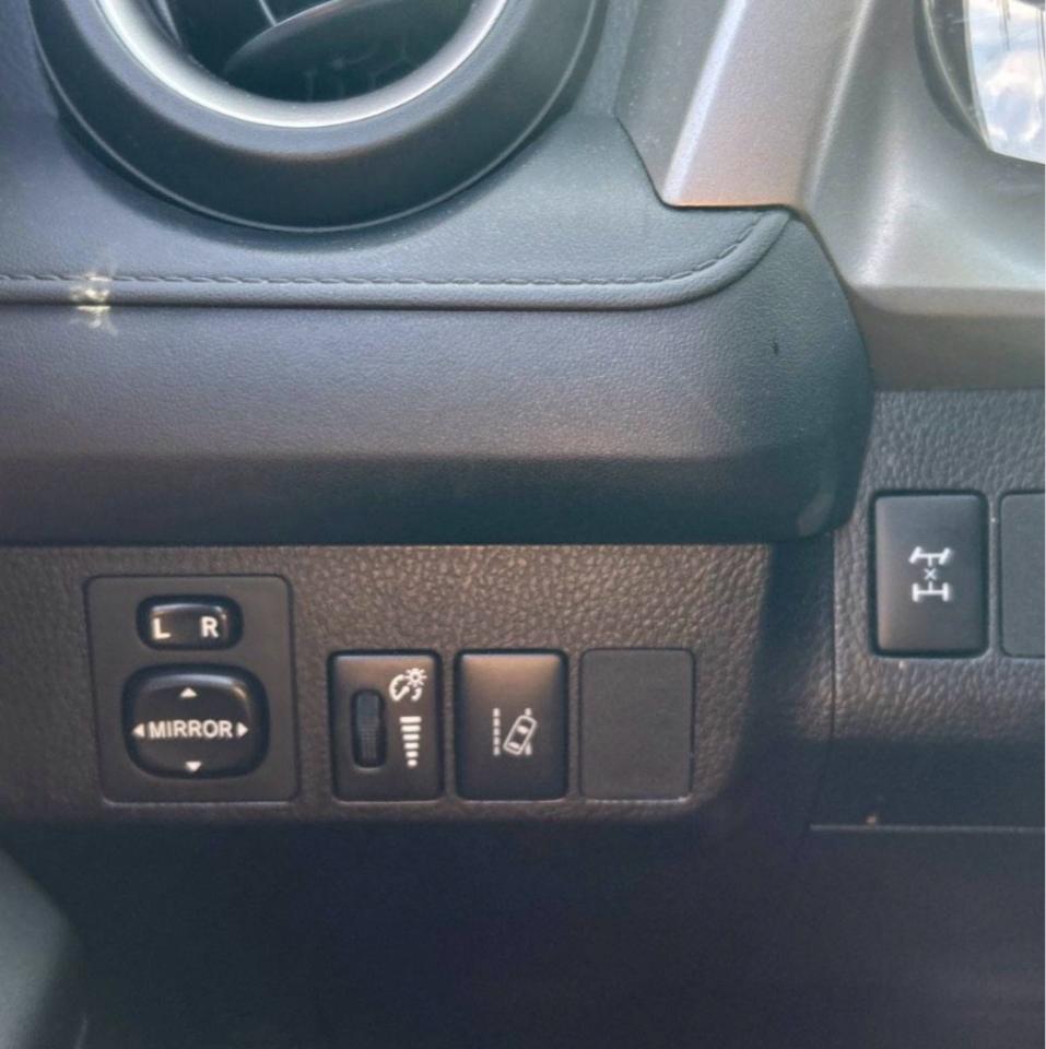 2017 Toyota RAV4 AWD /CERTIFIED Photo
