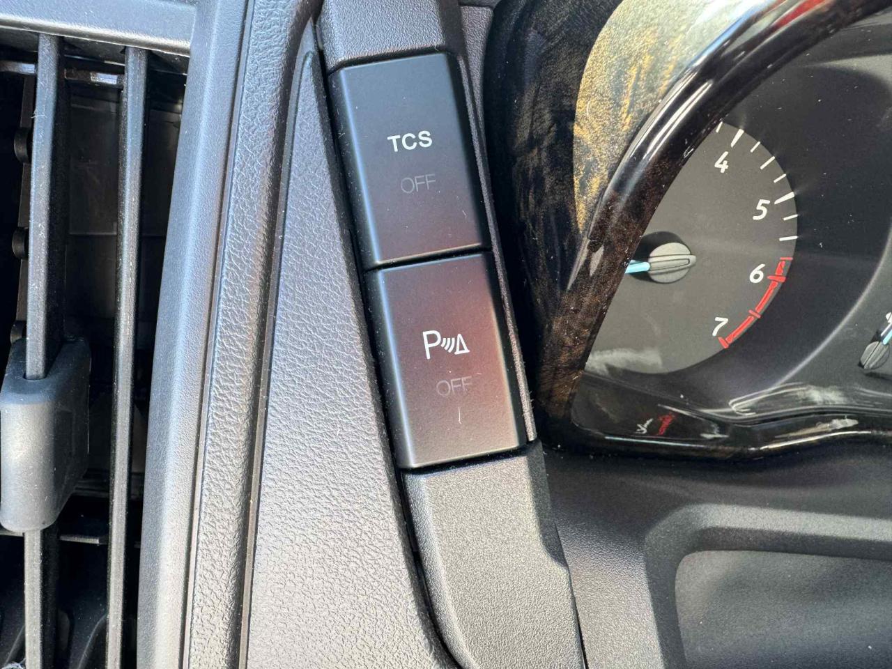 2017 Ford Transit Van Explorer -- 9 Passenger -- Limited SE Photo