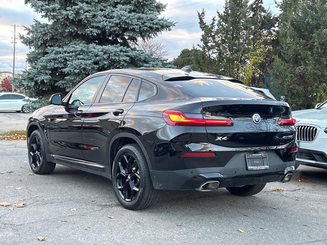 2025 BMW X4 HEADS UP DISPLAY, CARPLAY, PANOROOF,AMBIENT LIGHTS Photo