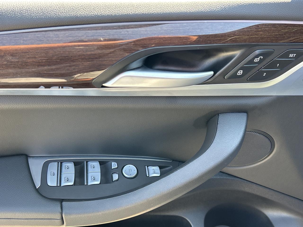 2025 BMW X4 HEADS UP DISPLAY, CARPLAY, PANOROOF,AMBIENT LIGHTS Photo