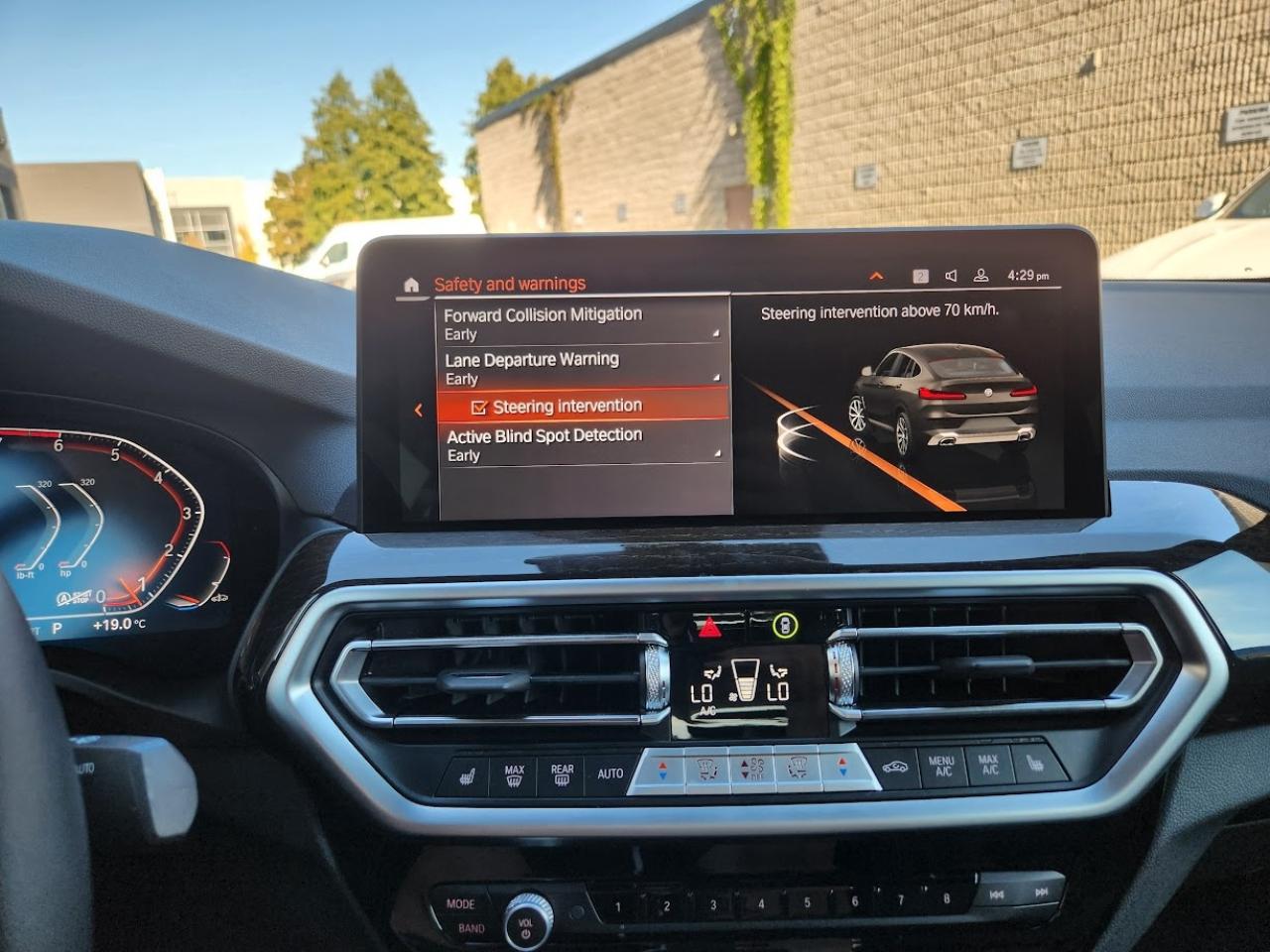 2025 BMW X4 HEADS UP DISPLAY, CARPLAY, PANOROOF,AMBIENT LIGHTS Photo