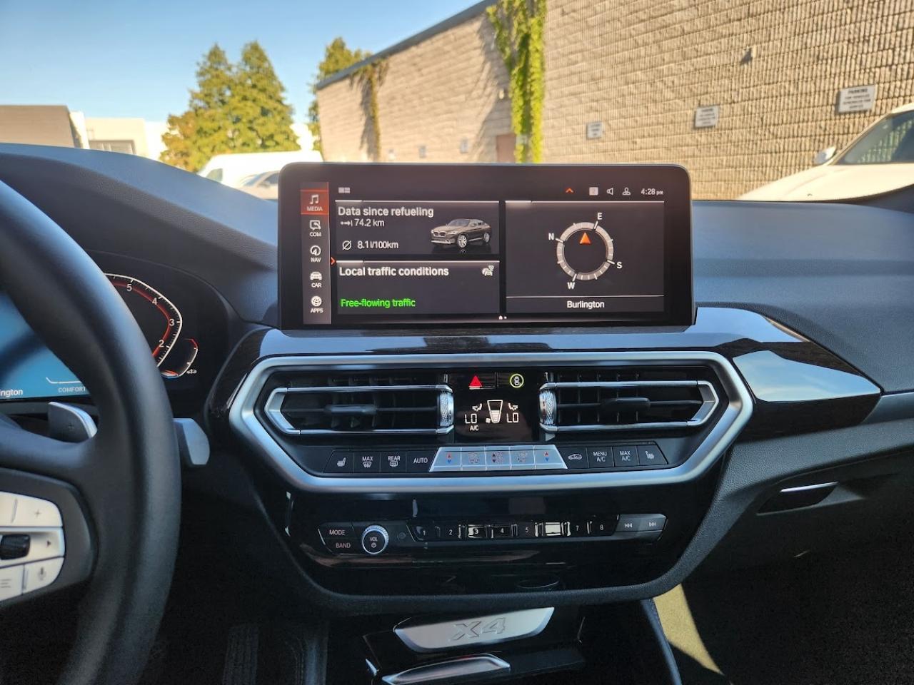 2025 BMW X4 HEADS UP DISPLAY, CARPLAY, PANOROOF,AMBIENT LIGHTS Photo