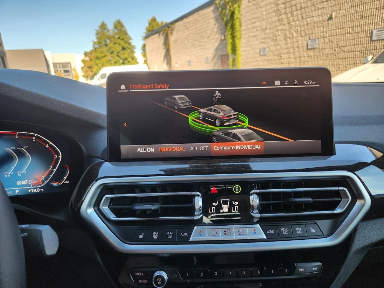 2025 BMW X4 HEADS UP DISPLAY, CARPLAY, PANOROOF,AMBIENT LIGHTS Photo