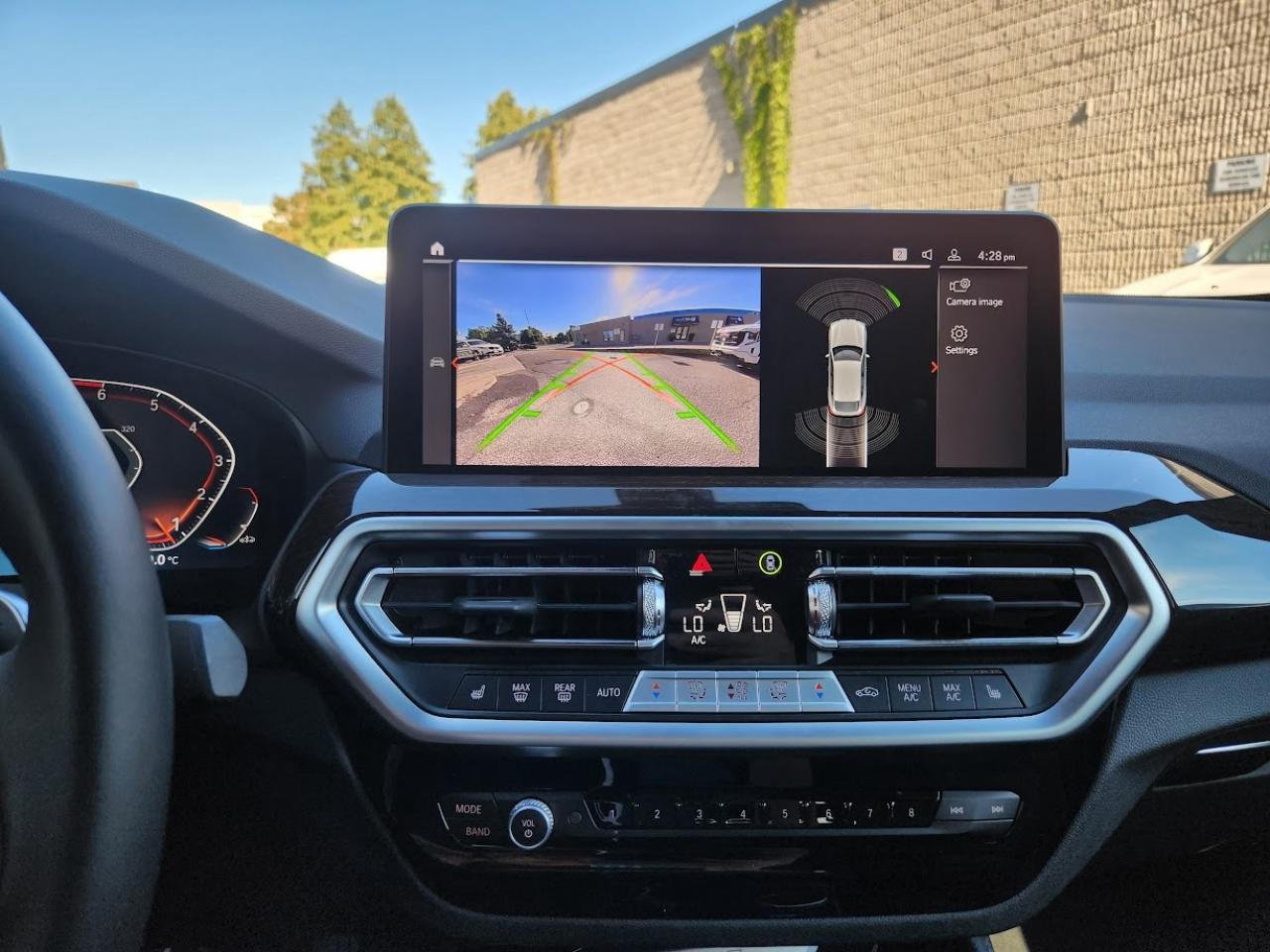 2025 BMW X4 HEADS UP DISPLAY, CARPLAY, PANOROOF,AMBIENT LIGHTS Photo