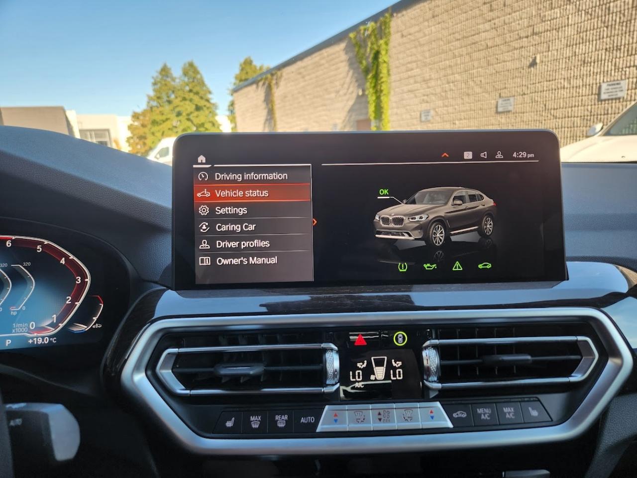 2025 BMW X4 HEADS UP DISPLAY, CARPLAY, PANOROOF,AMBIENT LIGHTS Photo