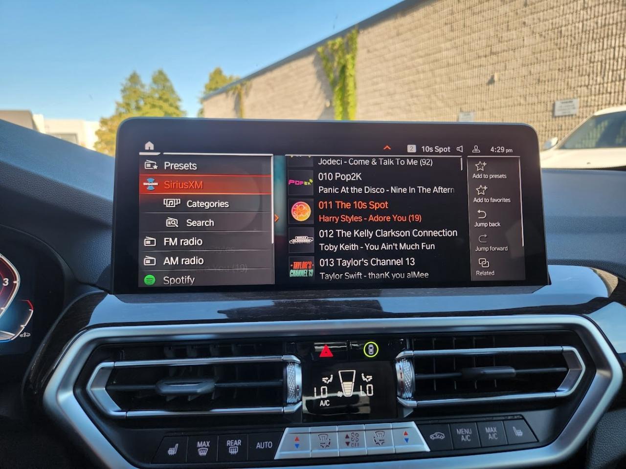 2025 BMW X4 HEADS UP DISPLAY, CARPLAY, PANOROOF,AMBIENT LIGHTS Photo