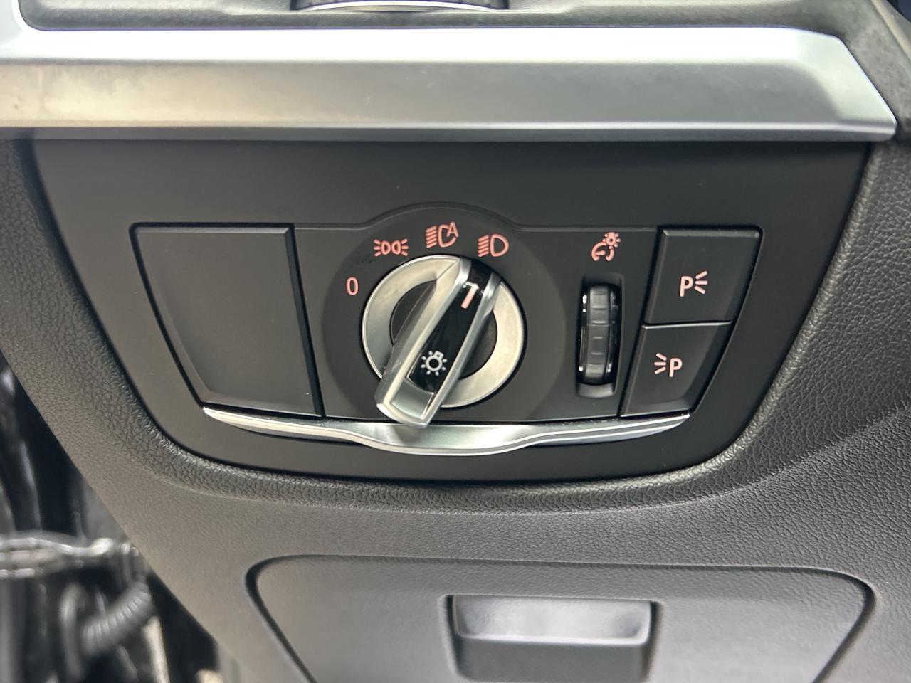 2025 BMW X4 HEADS UP DISPLAY, CARPLAY, PANOROOF,AMBIENT LIGHTS Photo