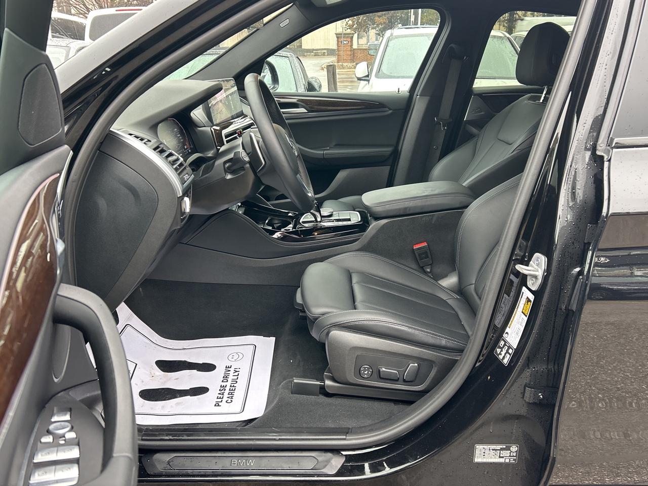 2025 BMW X4 HEADS UP DISPLAY, CARPLAY, PANOROOF,AMBIENT LIGHTS Photo