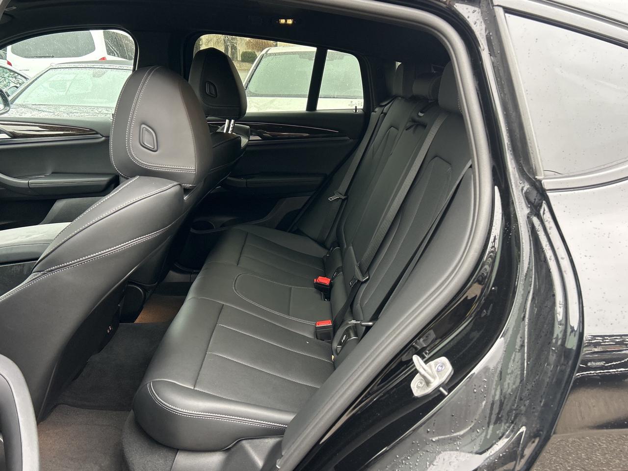 2025 BMW X4 HEADS UP DISPLAY, CARPLAY, PANOROOF,AMBIENT LIGHTS Photo