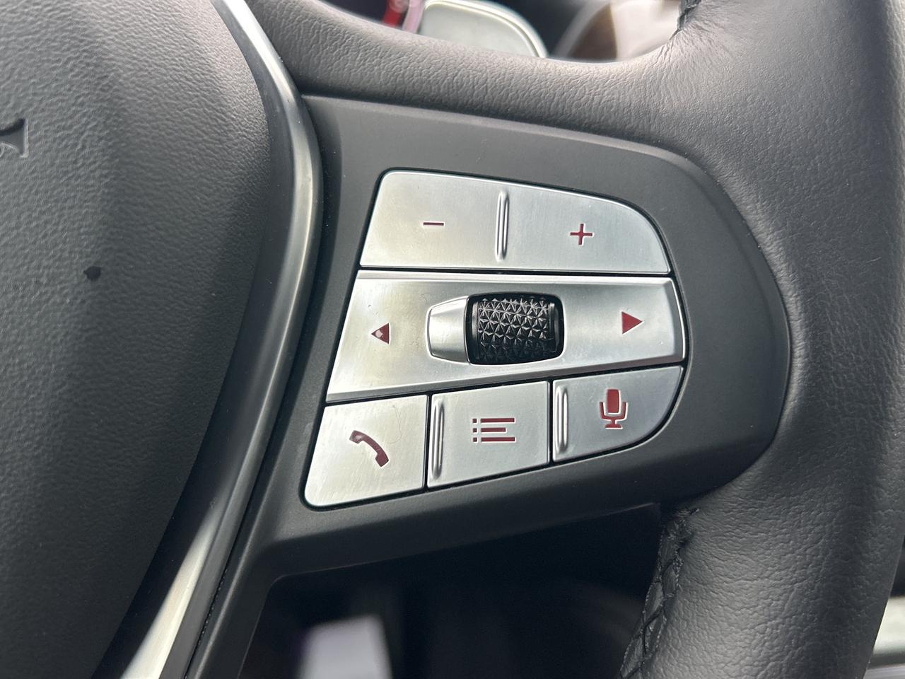 2025 BMW X4 HEADS UP DISPLAY, CARPLAY, PANOROOF,AMBIENT LIGHTS Photo