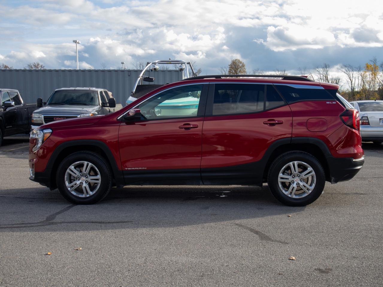 2024 GMC Terrain SLE - Premium Cloth Seats Photo4