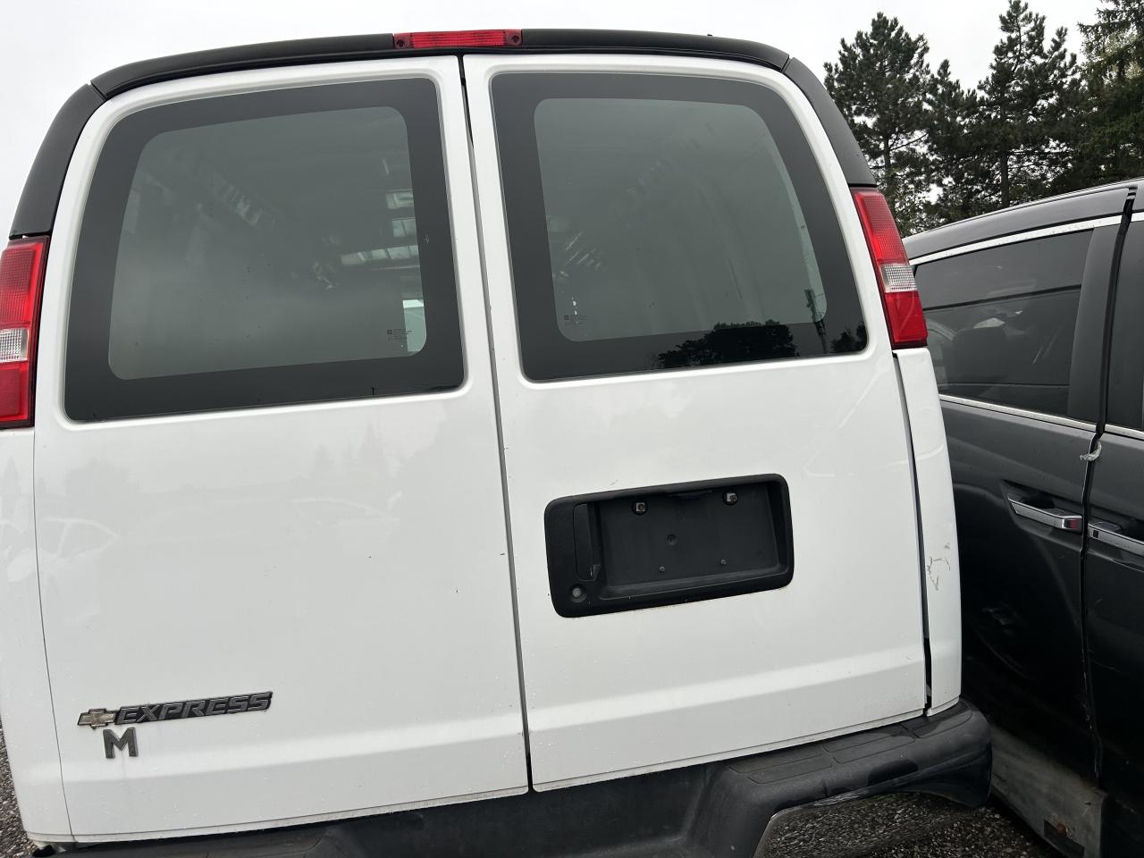 2020 Chevrolet Express RWD 2500 135 Photo2