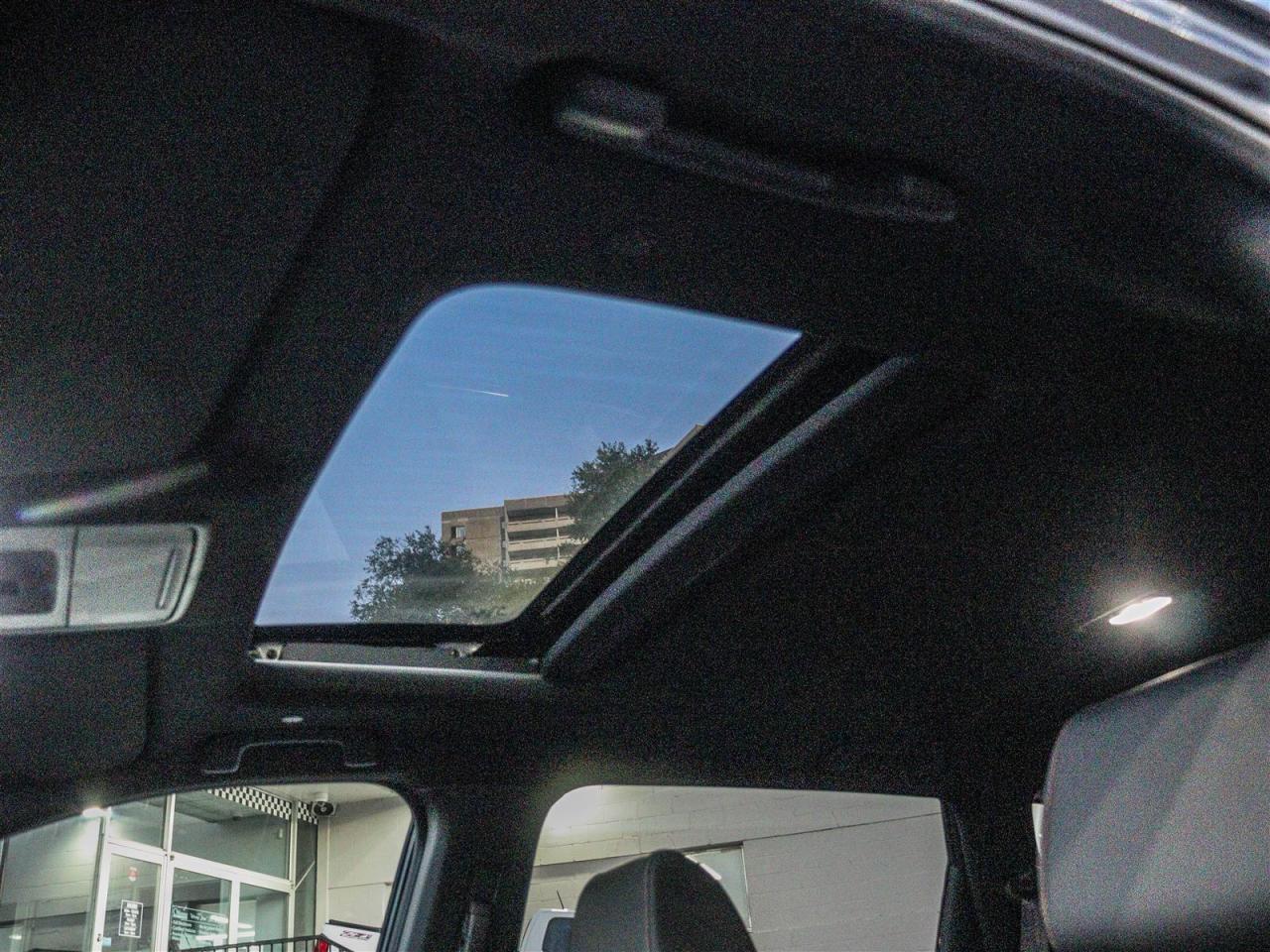 2024 Honda CR-V Touring HYBRID LEATHER NAVIGATION Photo