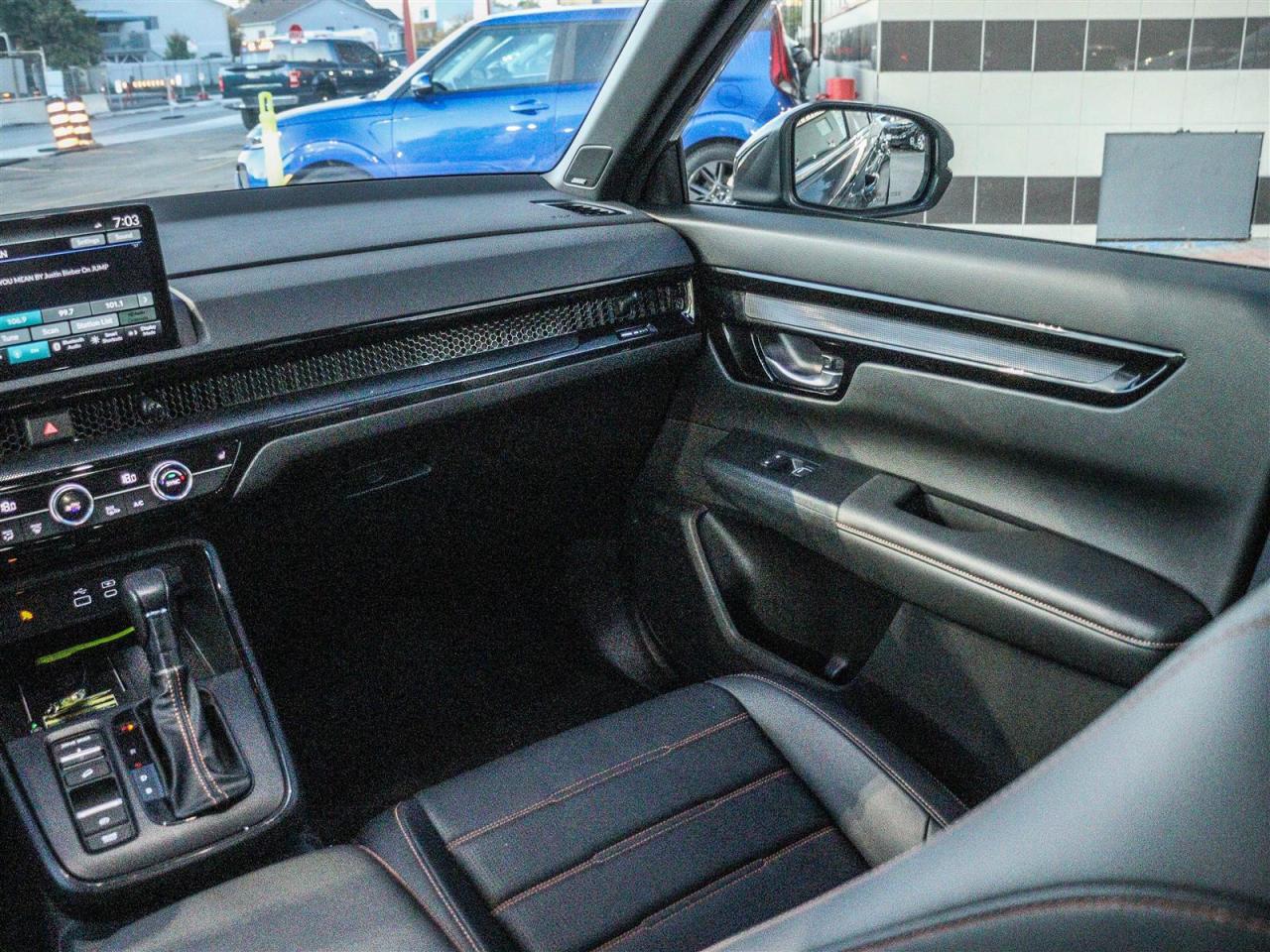 2024 Honda CR-V Touring HYBRID LEATHER NAVIGATION Photo