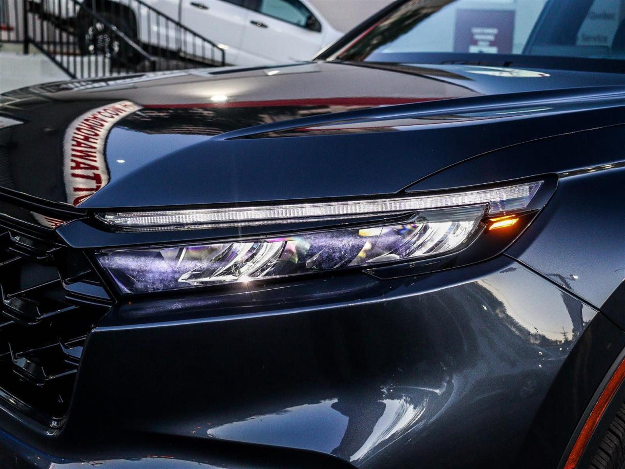 2024 Honda CR-V Touring HYBRID LEATHER NAVIGATION Photo