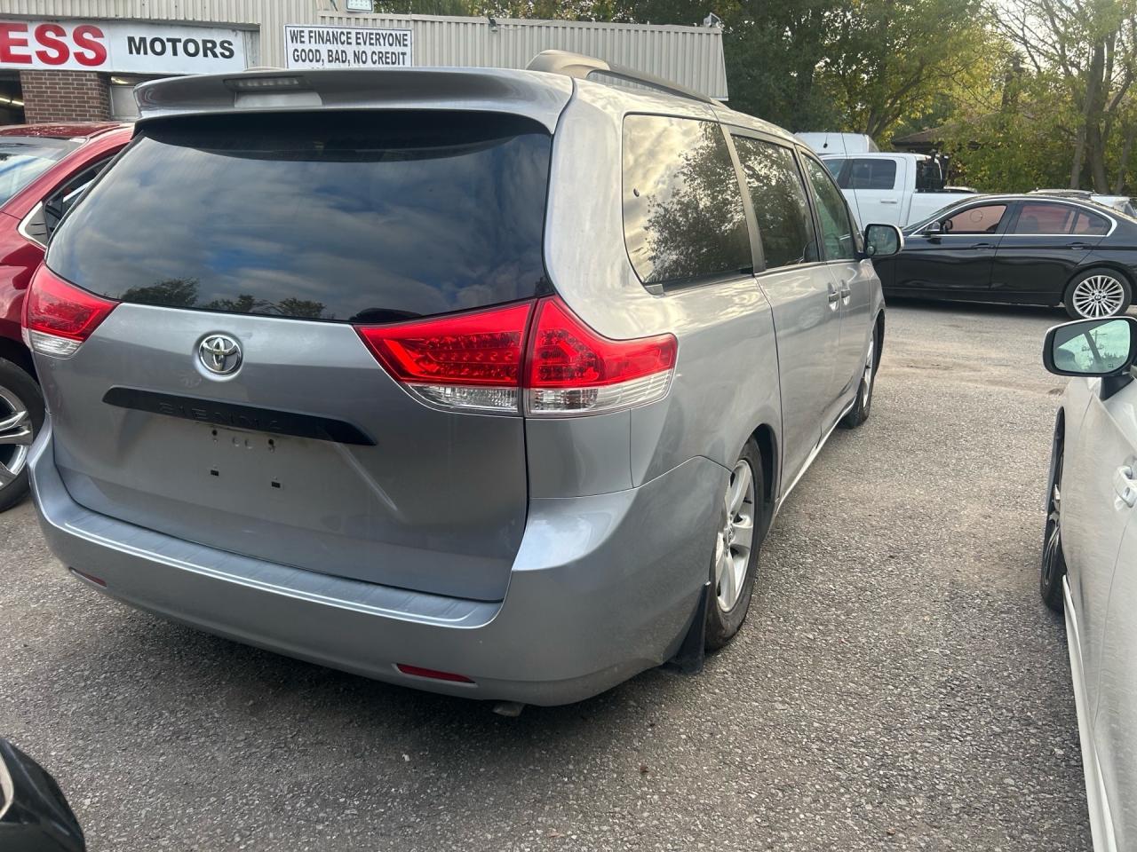 2012 Toyota Sienna 5DR V6 CE 7-PASS FWD Photo