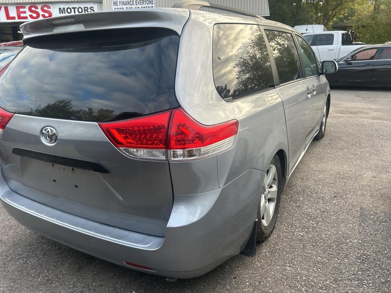 2012 Toyota Sienna 5DR V6 CE 7-PASS FWD Photo