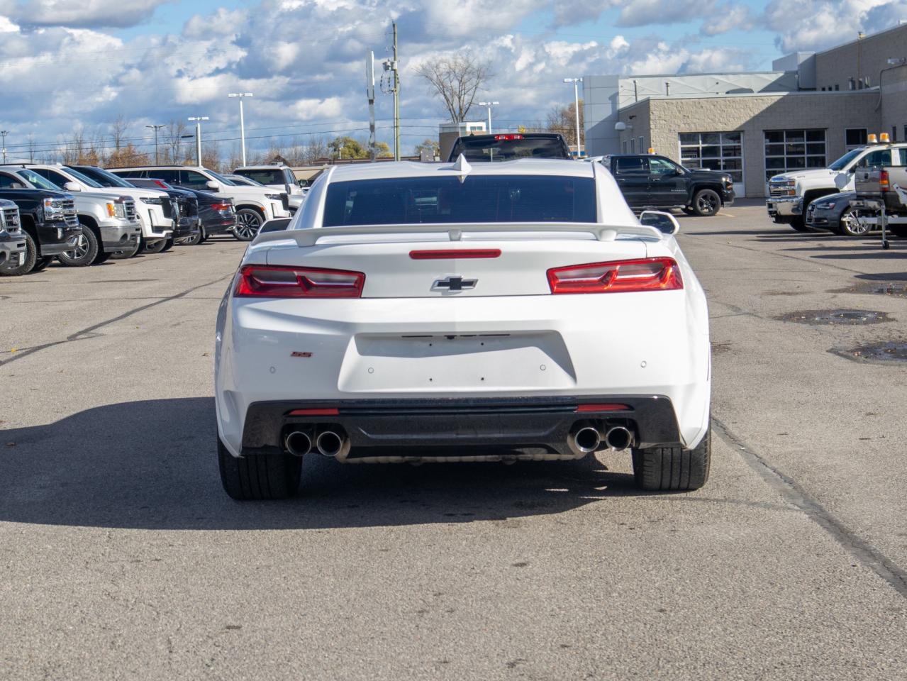 2016 Chevrolet Camaro 2SS- 6.2L V8, Ambient Interior LIghting Photo