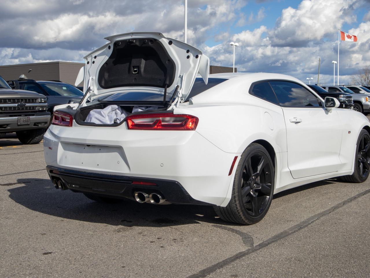 2016 Chevrolet Camaro 2SS- 6.2L V8, Ambient Interior LIghting Photo