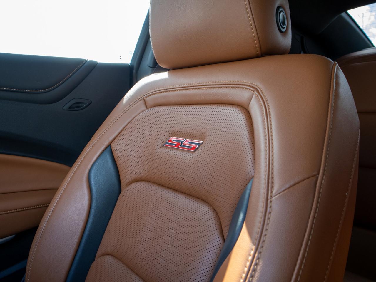 2016 Chevrolet Camaro 2SS- 6.2L V8, Ambient Interior LIghting Photo