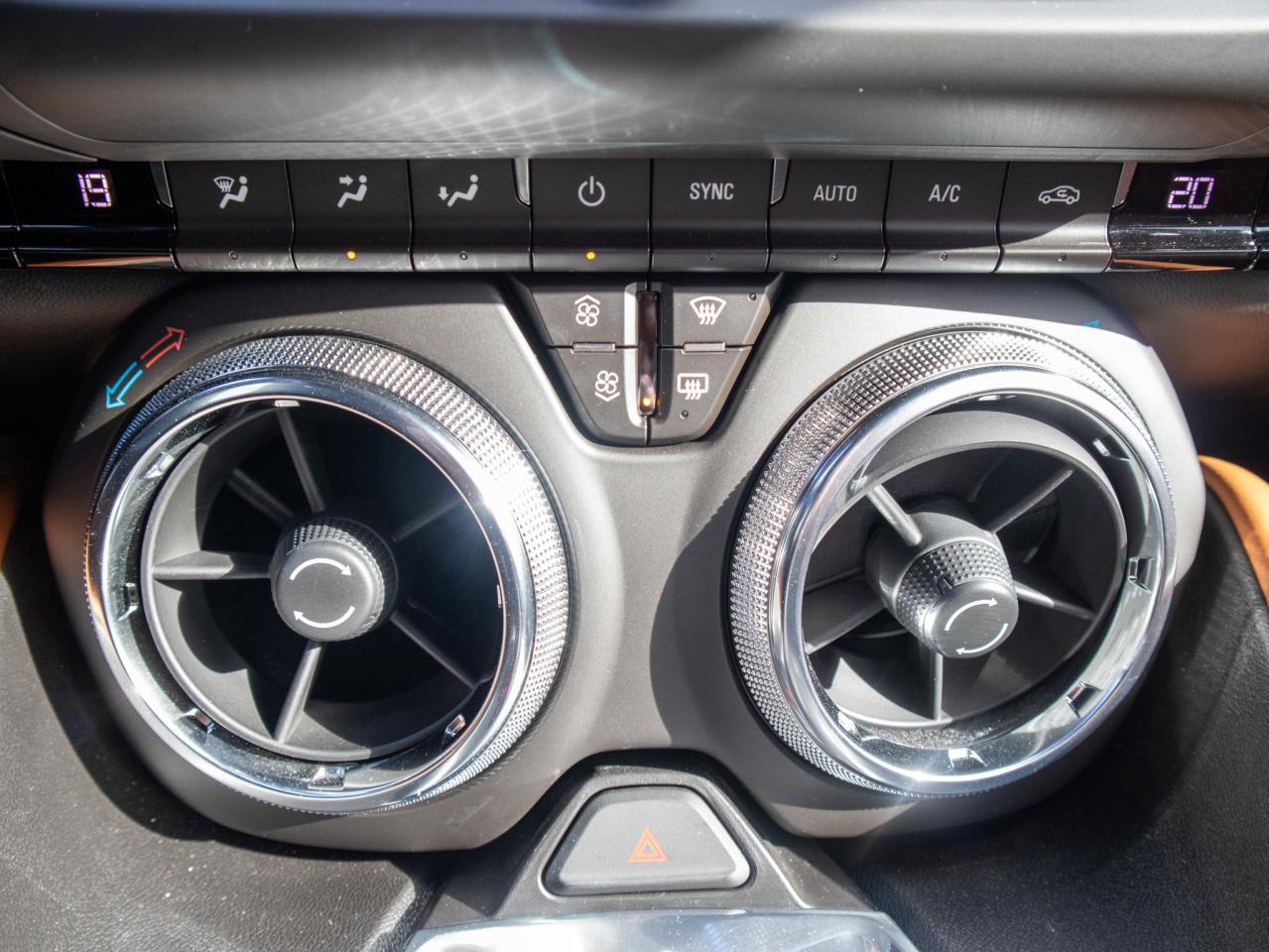 2016 Chevrolet Camaro 2SS- 6.2L V8, Ambient Interior LIghting Photo