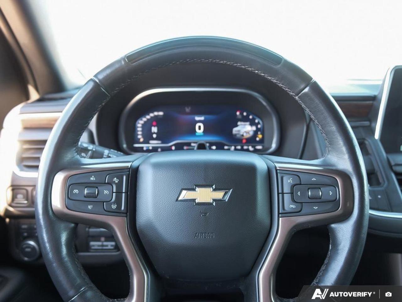 2023 Chevrolet Suburban High CountryHIGH COUNTRY, 6.2L, 4X4, NAV, ROOF, LO Photo