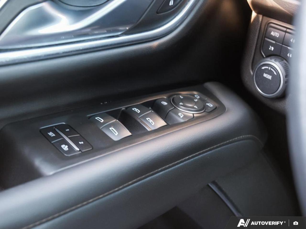 2023 Chevrolet Suburban High CountryHIGH COUNTRY, 6.2L, 4X4, NAV, ROOF, LO Photo