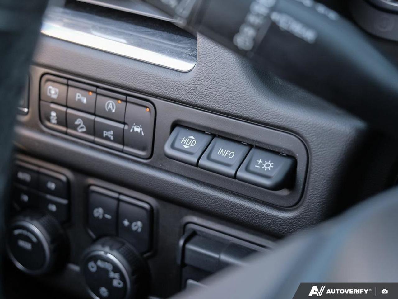 2023 Chevrolet Suburban High CountryHIGH COUNTRY, 6.2L, 4X4, NAV, ROOF, LO Photo
