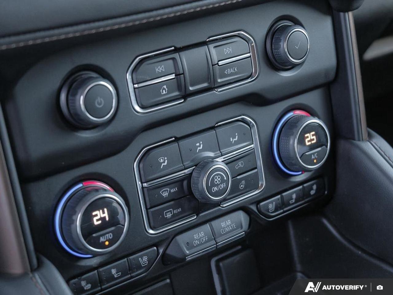 2023 Chevrolet Suburban High CountryHIGH COUNTRY, 6.2L, 4X4, NAV, ROOF, LO Photo