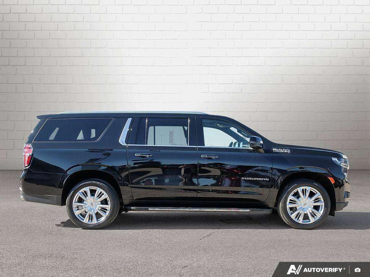 2023 Chevrolet Suburban HIGH COUNTRY, 6.2L, 4X4, NAV, ROOF, LOADED, 1-OWNER! Photo