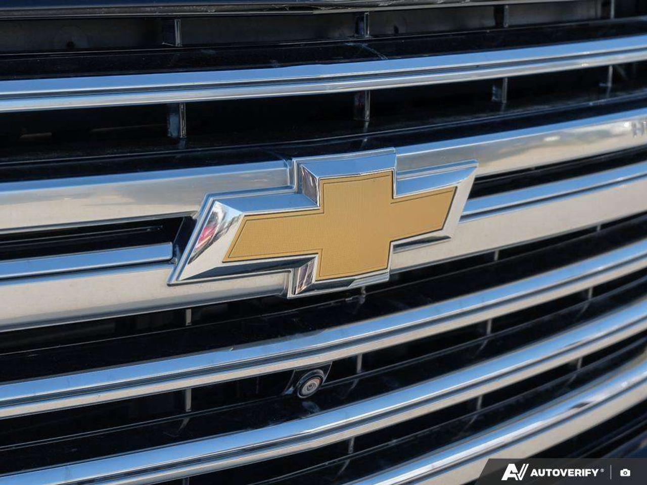 2023 Chevrolet Suburban HIGH COUNTRY, 6.2L, 4X4, NAV, ROOF, LOADED, 1-OWNER! Photo