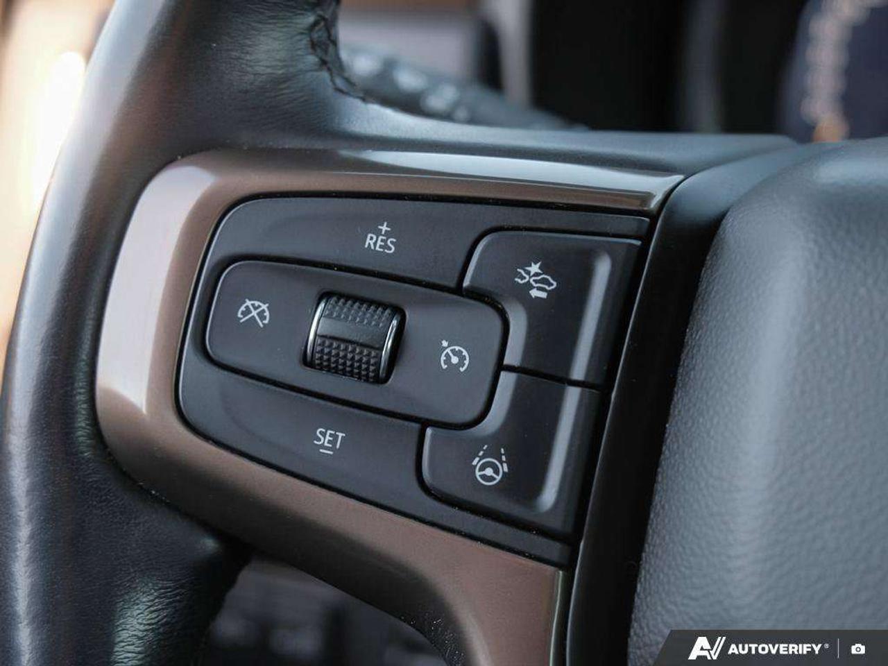 2023 Chevrolet Suburban HIGH COUNTRY, 6.2L, 4X4, NAV, ROOF, LOADED, 1-OWNER! Photo