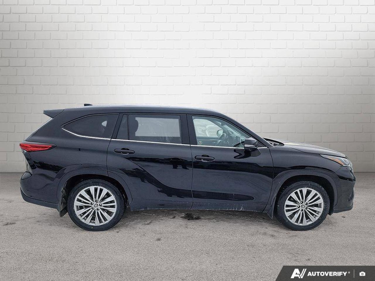 2023 Toyota Highlander LECertified Pre-Owned   One Owner   Winter Tires Photo