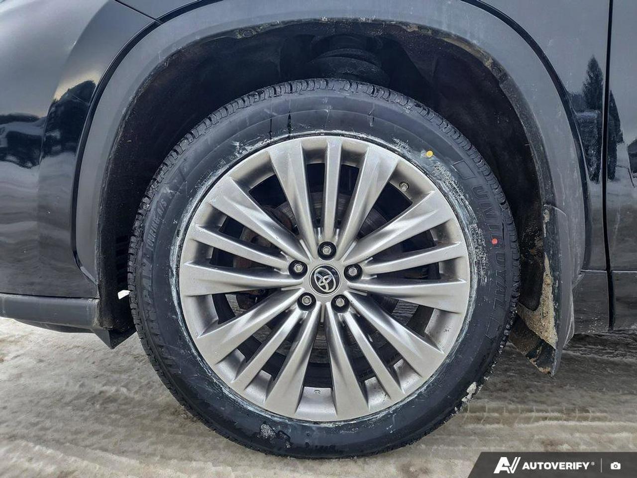 2023 Toyota Highlander LECertified Pre-Owned   One Owner   Winter Tires Photo