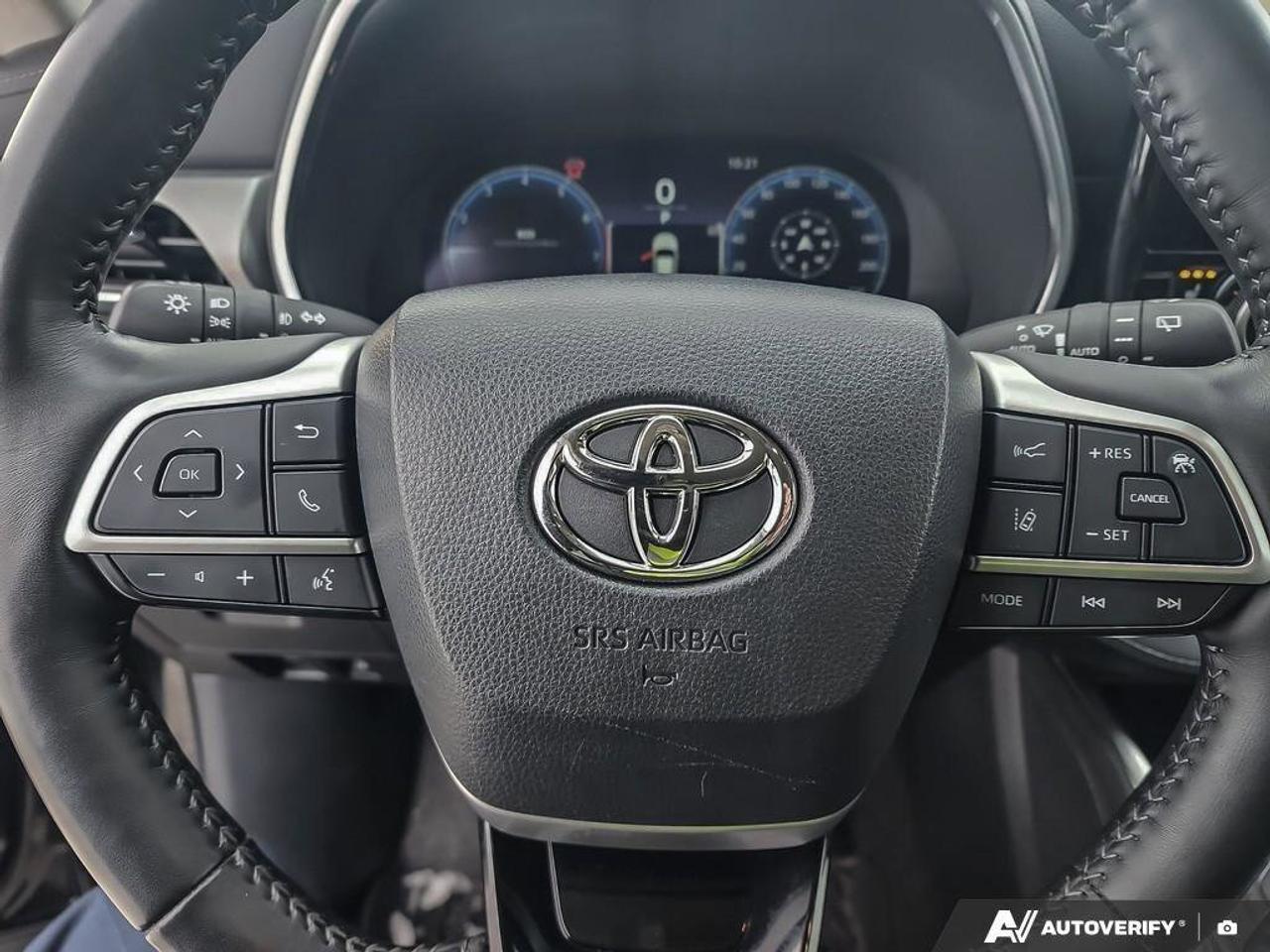 2023 Toyota Highlander LECertified Pre-Owned   One Owner   Winter Tires Photo