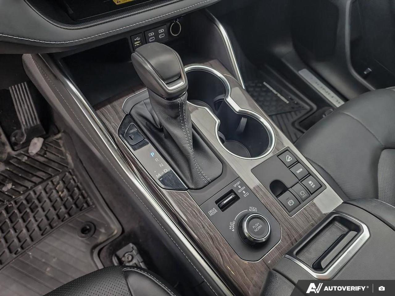 2023 Toyota Highlander LECertified Pre-Owned   One Owner   Winter Tires Photo