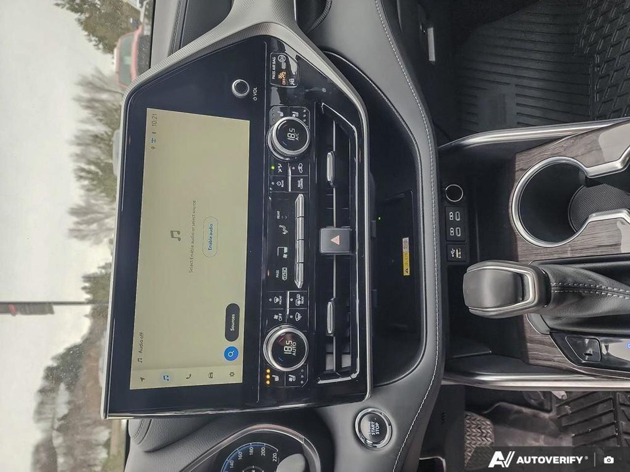 2023 Toyota Highlander LECertified Pre-Owned   One Owner   Winter Tires Photo