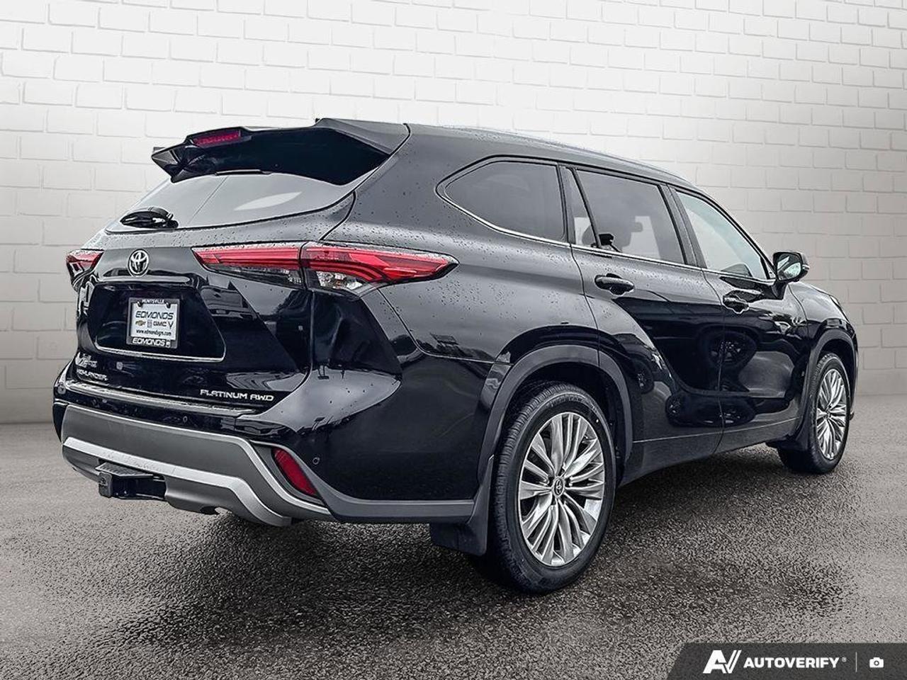 2023 Toyota Highlander LECertified Pre-Owned   One Owner   Winter Tires Photo4