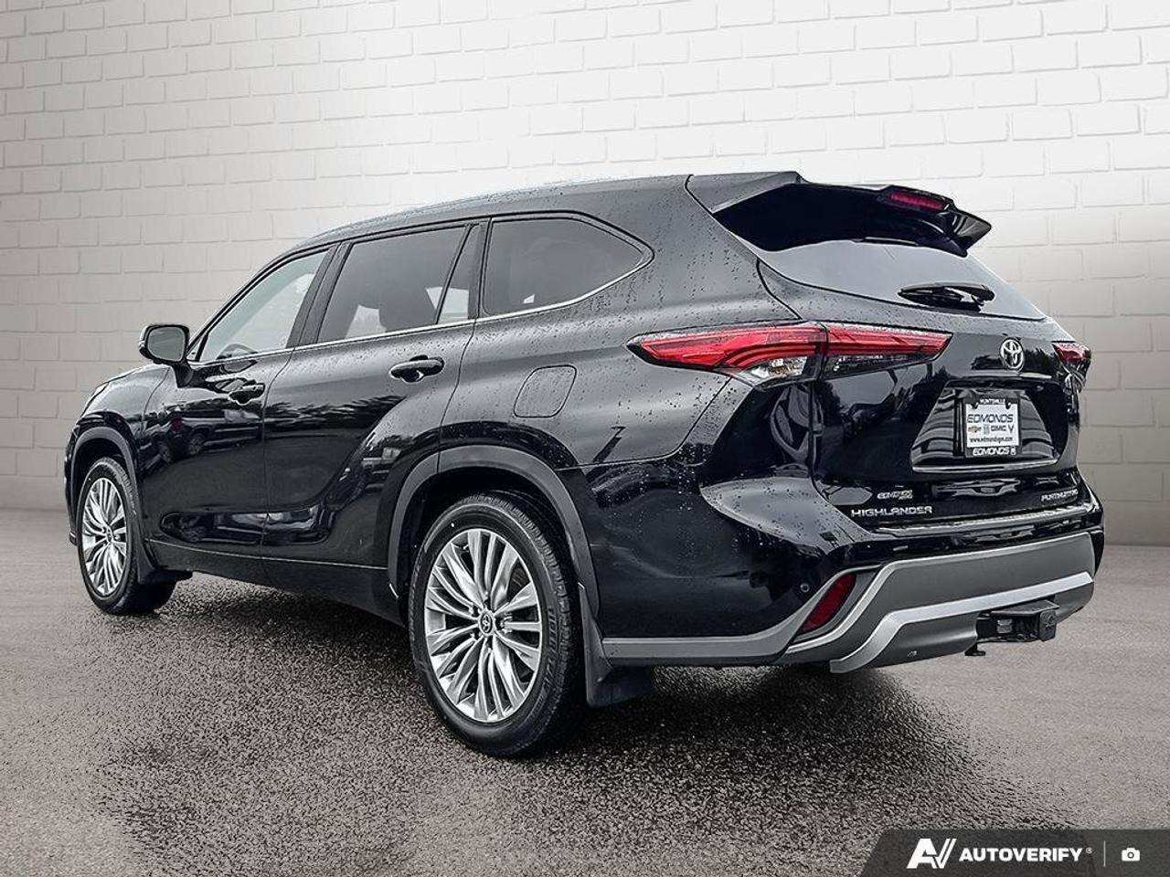 2023 Toyota Highlander LECertified Pre-Owned   One Owner   Winter Tires Photo