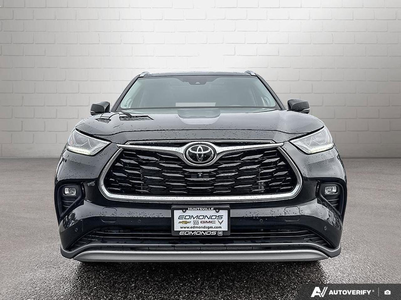 2023 Toyota Highlander LECertified Pre-Owned   One Owner   Winter Tires Photo