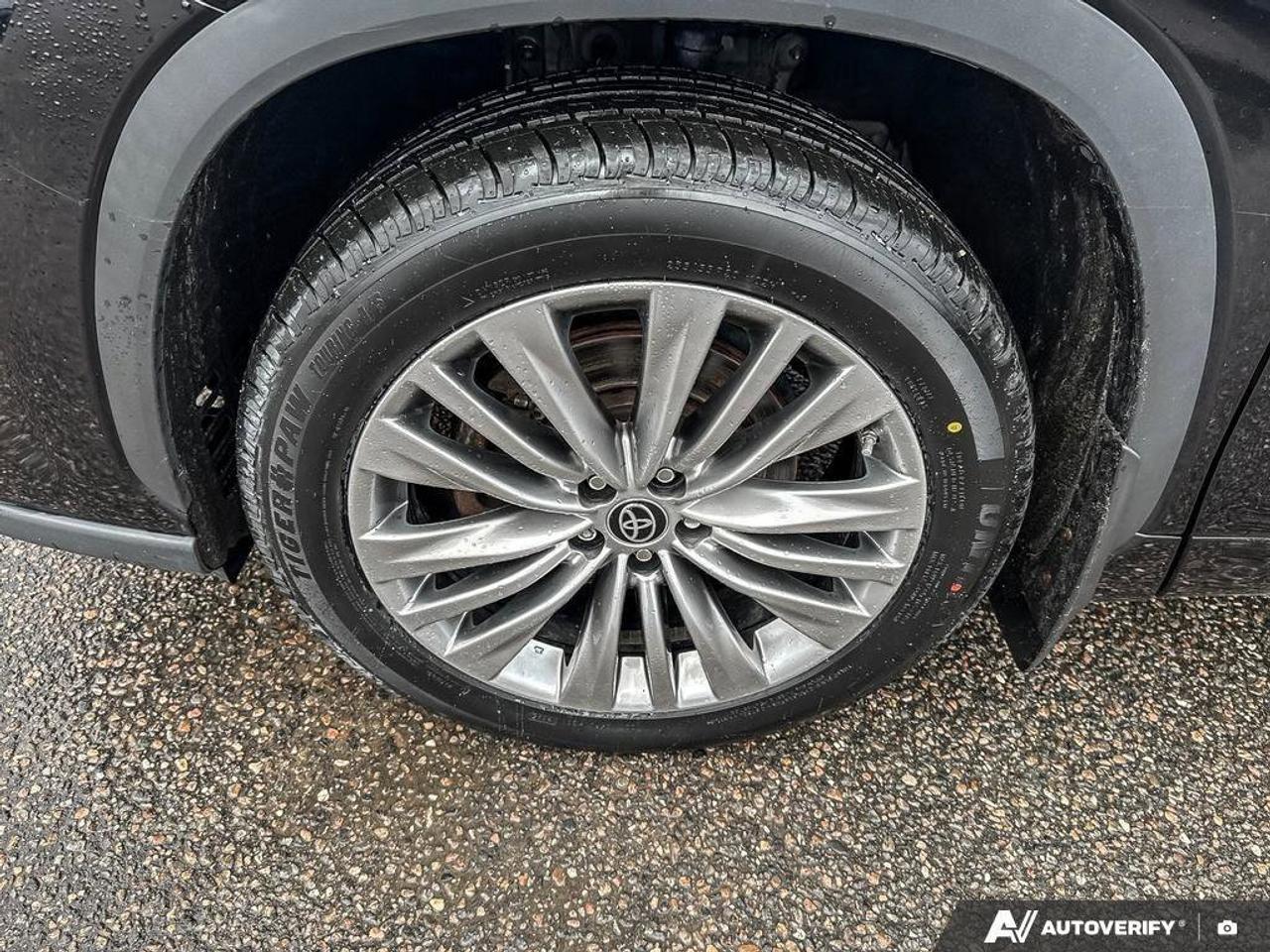 2023 Toyota Highlander LECertified Pre-Owned   One Owner   Winter Tires Photo