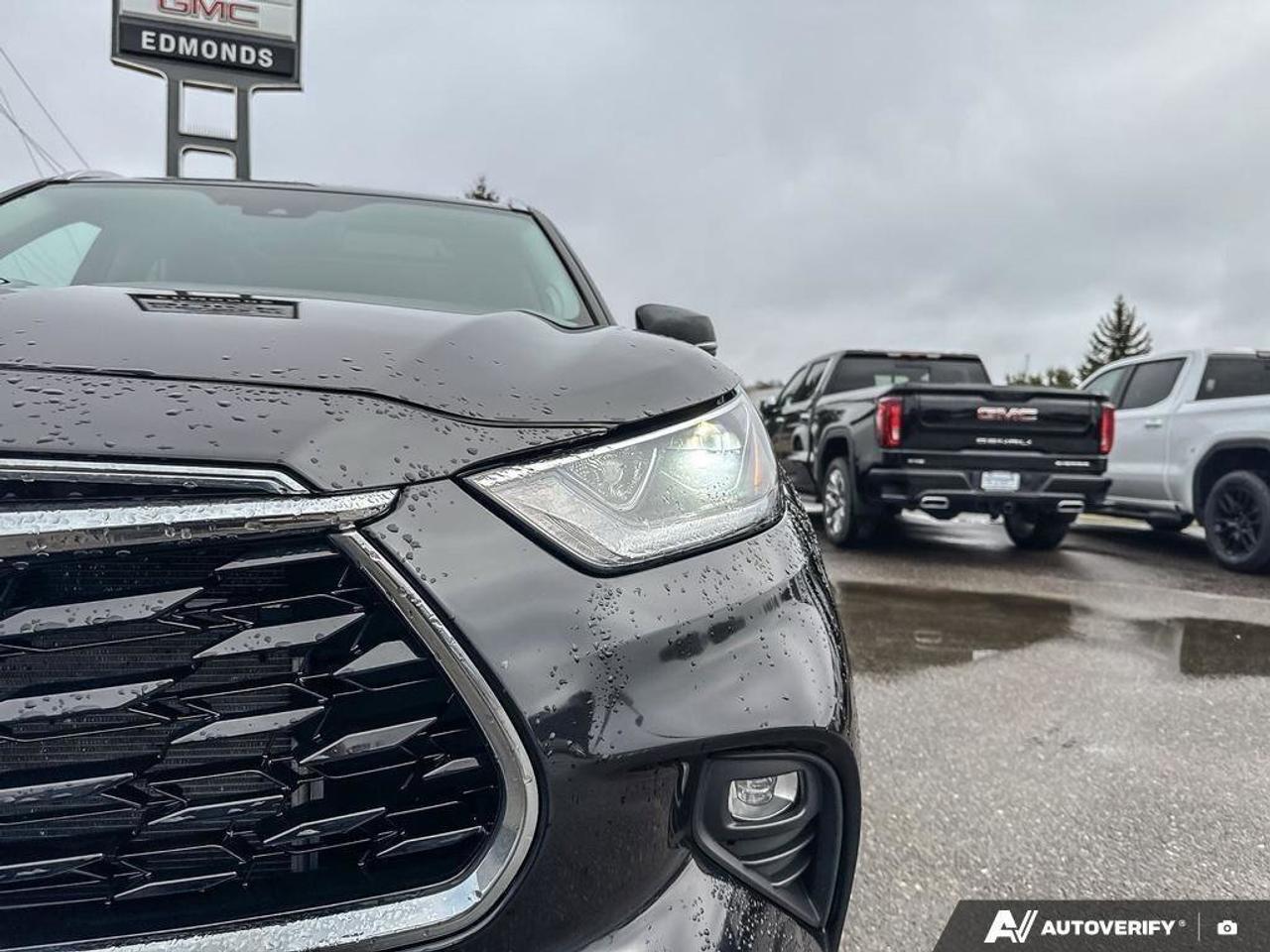 2023 Toyota Highlander LECertified Pre-Owned   One Owner   Winter Tires Photo